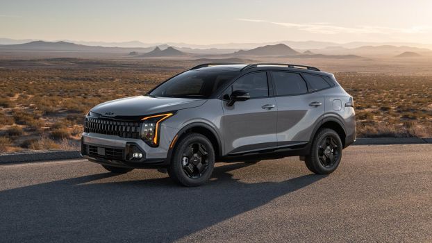 The 2026 Kia Sportage Hybrid on the road