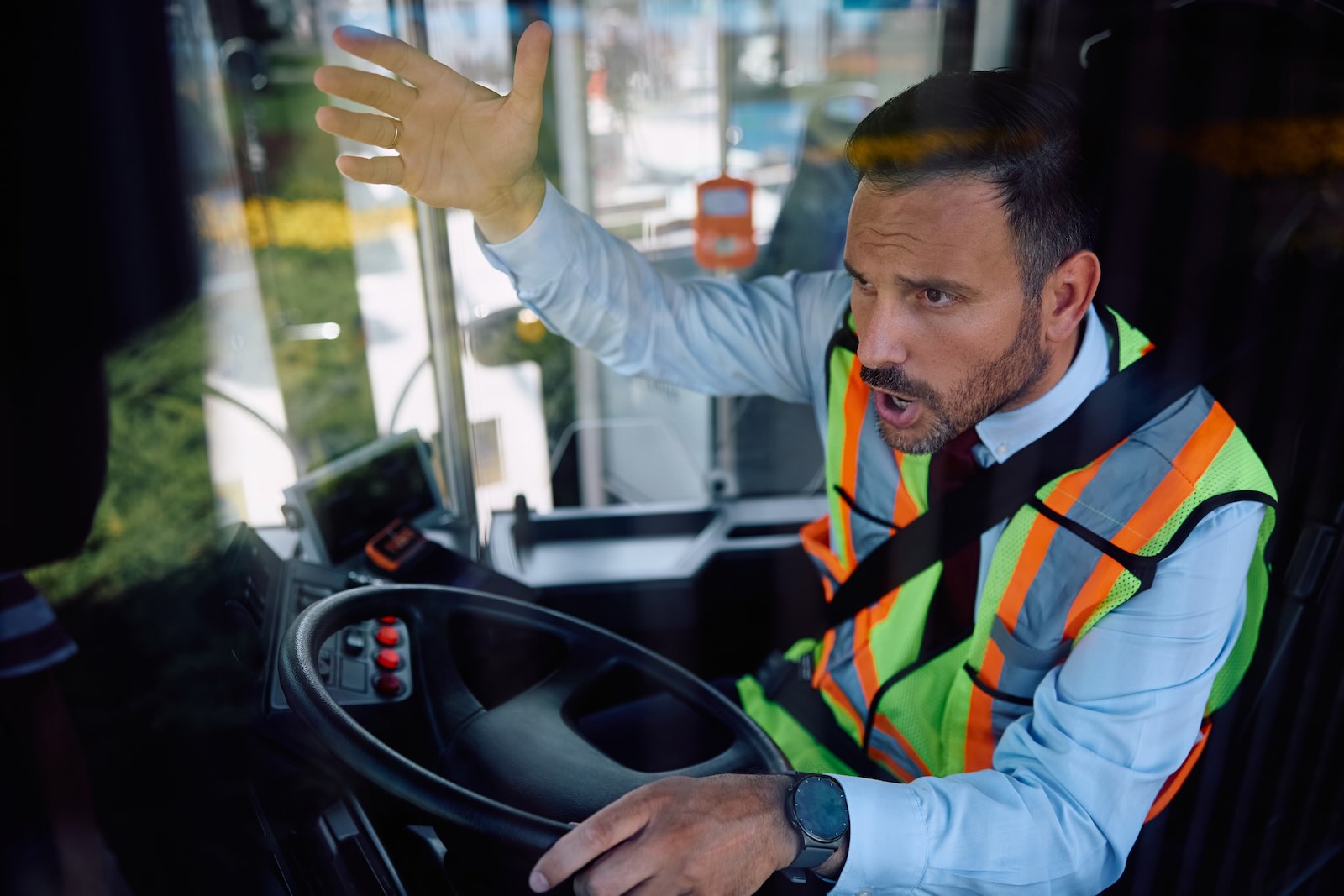 Bus Rider Badfe Bus Driver Dropping Passengers at Wrong Stop, Wrong City