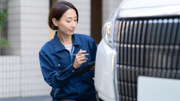 Buyer inspects car for VIN swapping