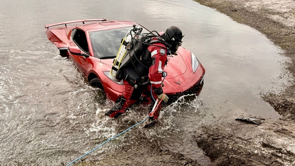 C8-Corvette-Stingray-pond-florida