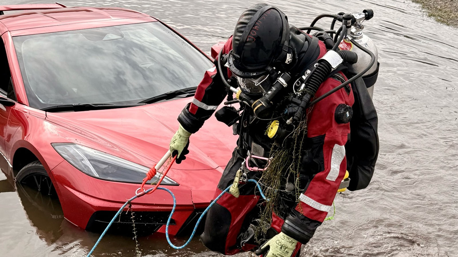C8-Corvette-Stingray-pond