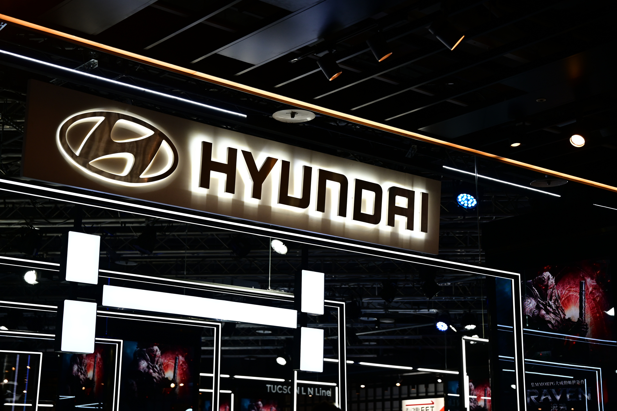 A Hyundai Sign with lights