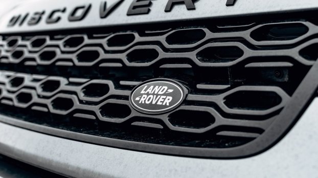The Land Rover logo on a Discovery SUV grille.