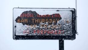 Winter weather warning roadside LED sign that doesn't mention ICE