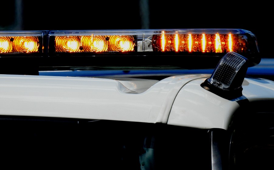 tow-truck-lights-at-crash