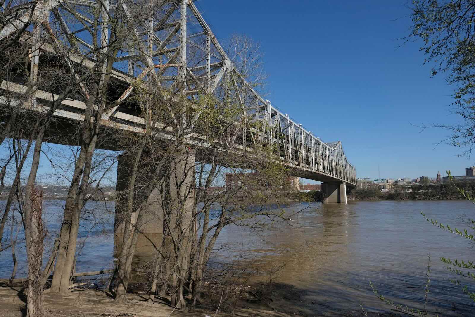 Kentucky Man Hung Beneath Bridge Evade Police