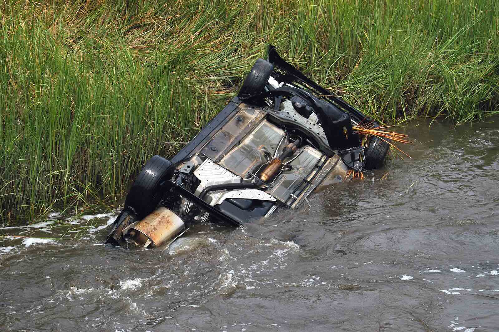 Florida Man Saves Toddlers From Drowning after Mom’s Jeep Crashes