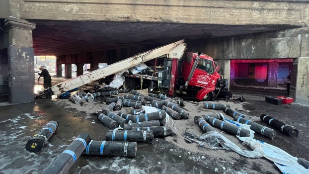 Truck-Eating-Bridge-in-Kansas-City