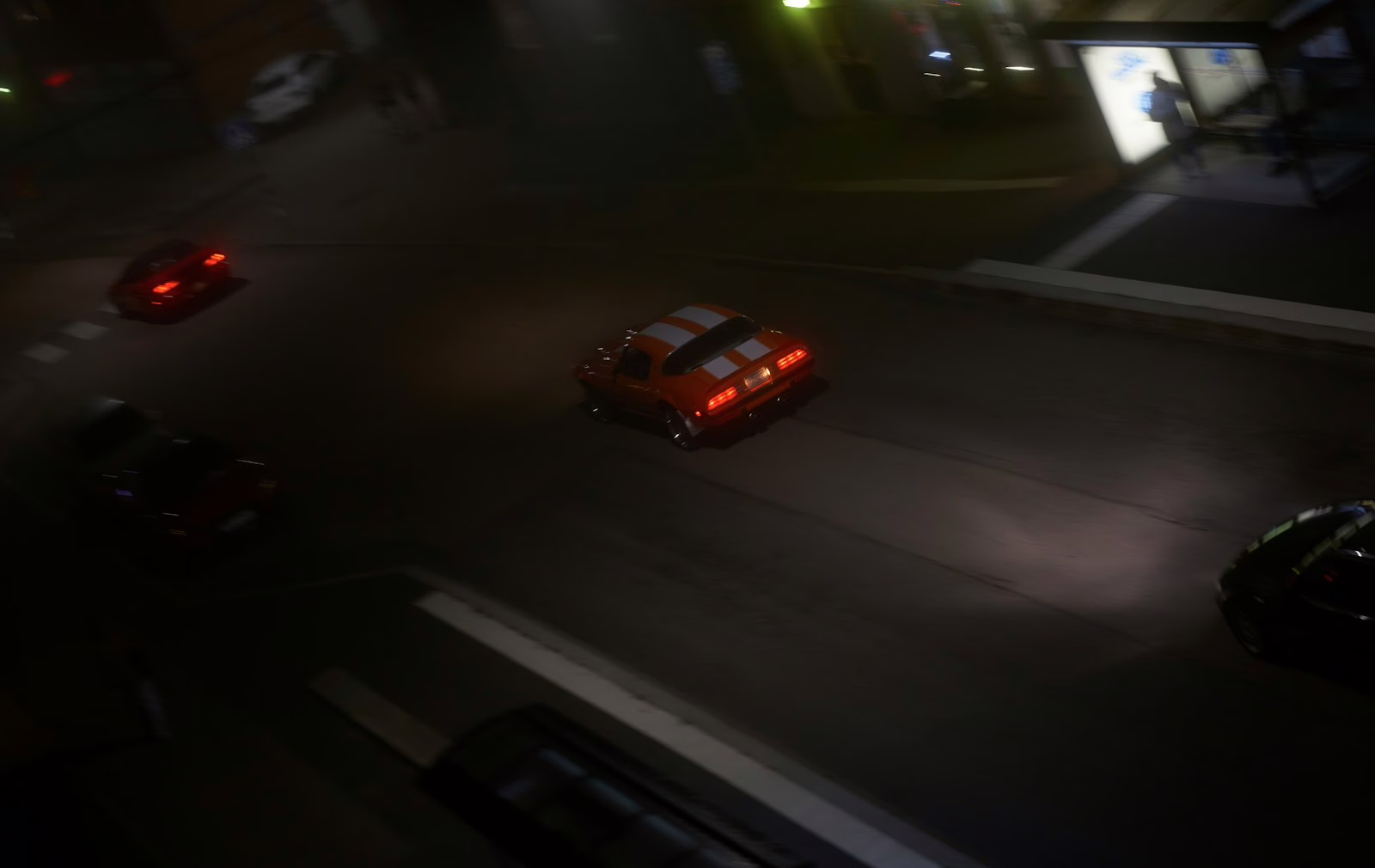 A blurry photo of a city street at night