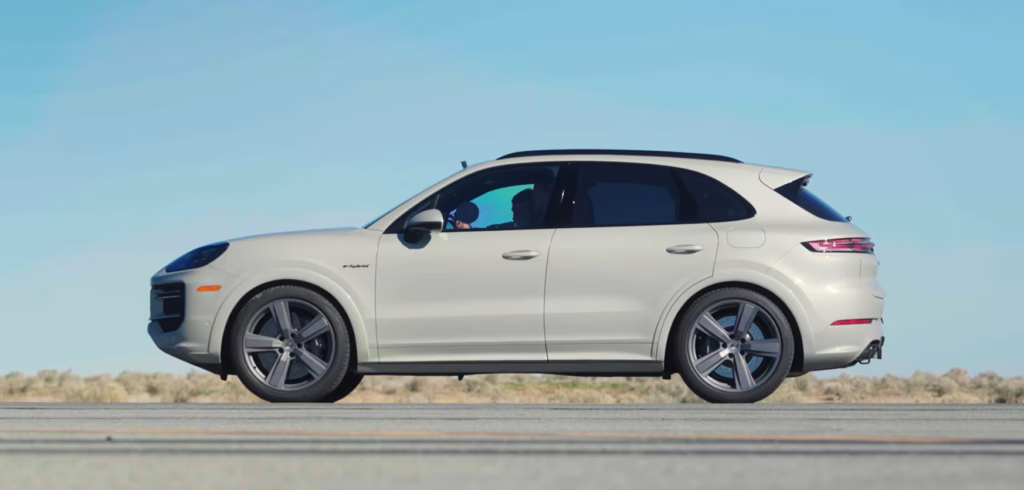 Porsche Cayenne Turbo Hybrid 2026 Carwow