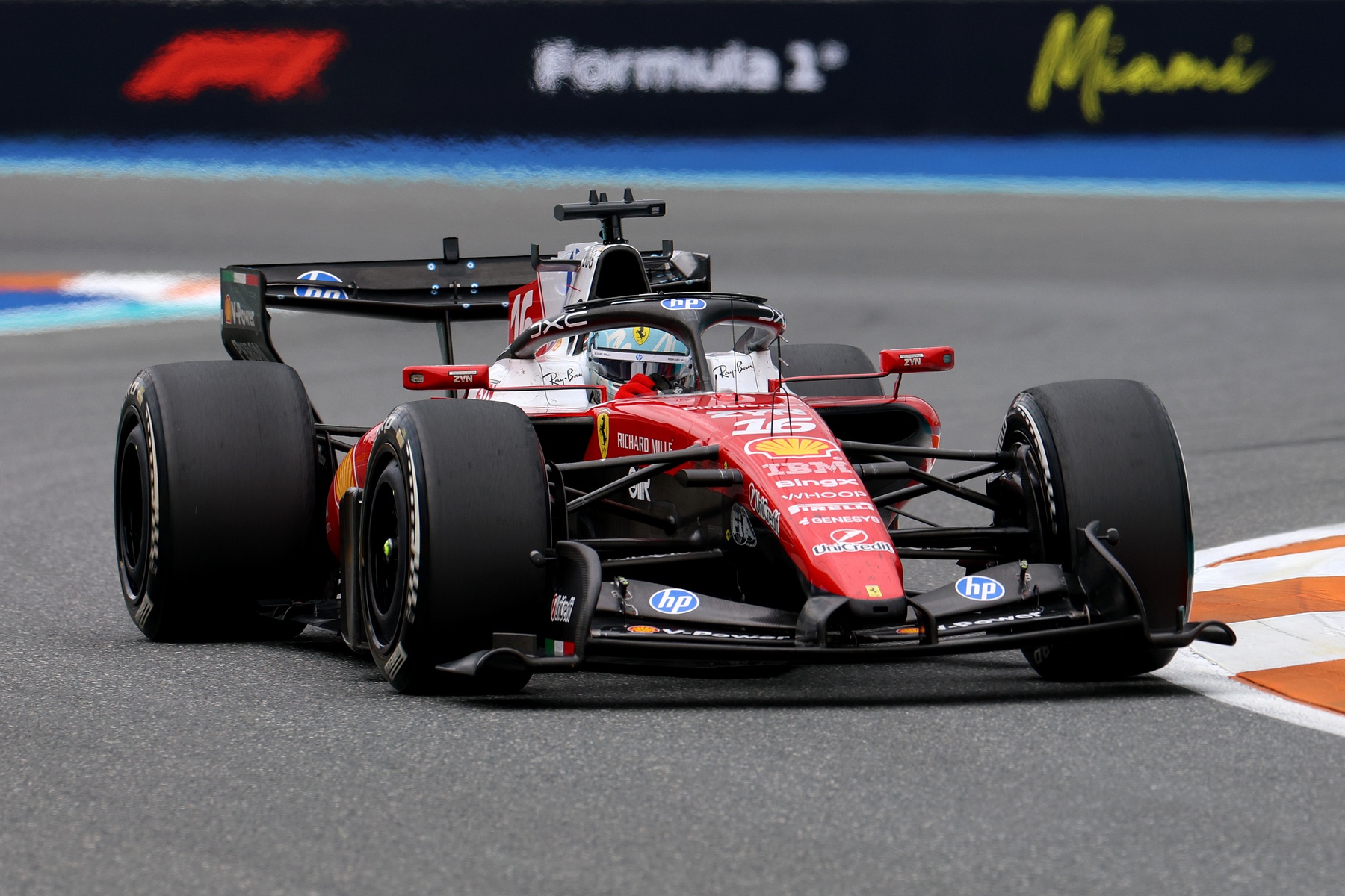 Leclerc pred stevardima nakon kaotičnog kruga u Miamiju; Brundle brani vozača Ferrarija — image 1