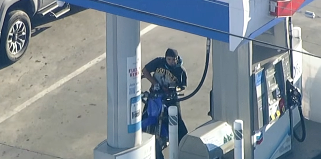 LAPD Left Stunned as Dirt Bike Rider Refuels Mid-Chase and Evades Cruisers on Foot