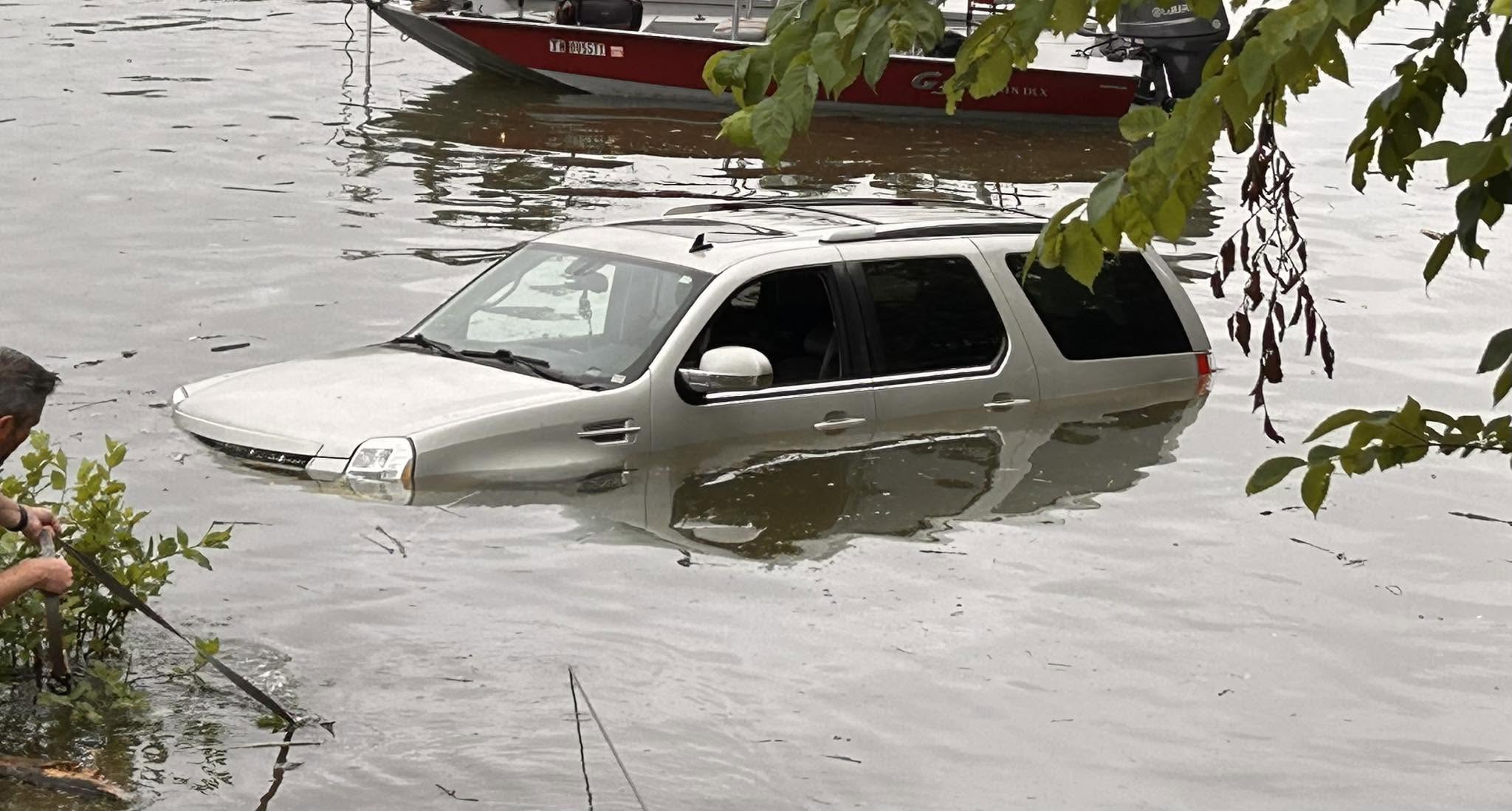 Florida Police Beg Incompetent Boaters to Practice Reversing