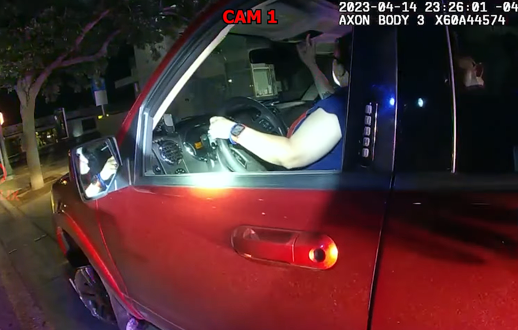 Florida Woman Driving on Rims Claims "Obviously, There's a Tire" Before Screaming at Cops