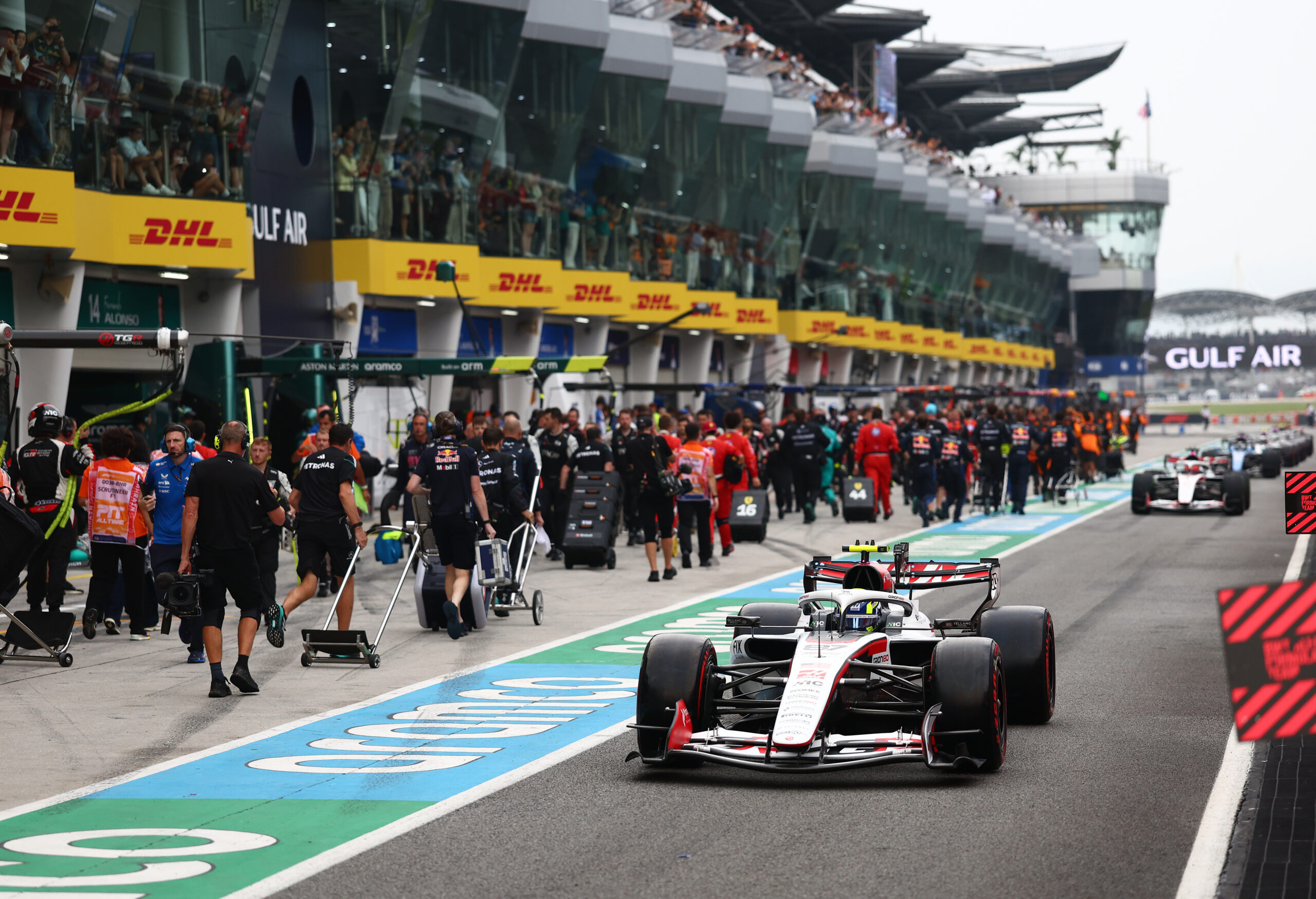 Haas, Oliver Bearman, Ayao Komatsu, F1, Bahrain GP