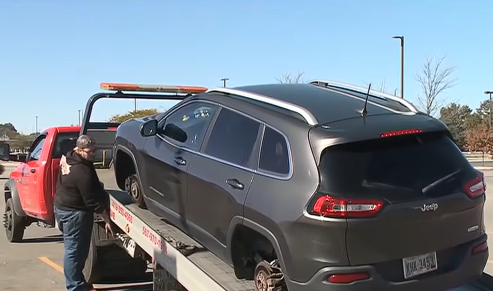 Thieves Stripped a Jeep’s Tires in 3 Minutes While It Was Parked at a Busy Kroge...